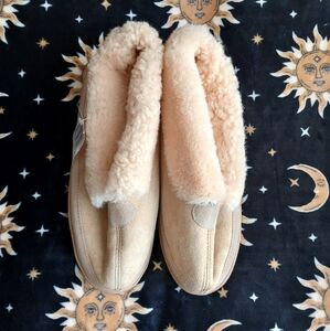 Men's Size 11 Lined Plush Slippers With Rubber Sole